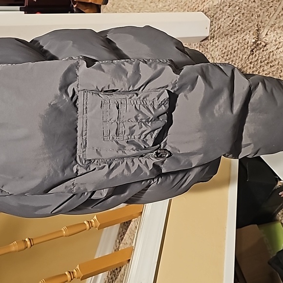 UNISEX gray puffer coat....size XL... LIKE NEW!! ALPHA INDUSTRIES. - Picture 4 of 8